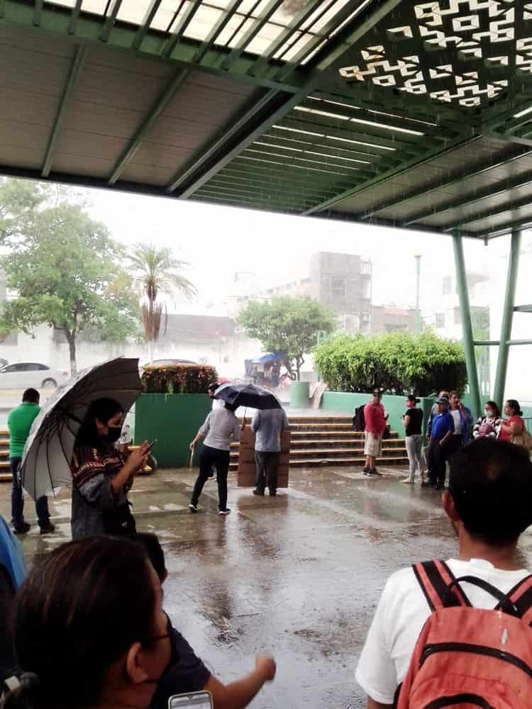 ¡Claman reparación! se filtra lluvia en domo del Hospital IMSS Bienestar de Coatzacoalcos (+Video)