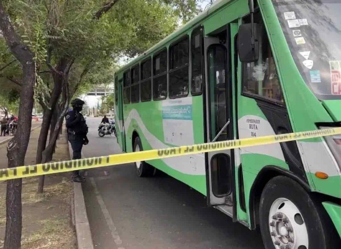 ¡Trágico accidente!: Mujer es atropellada tras caer de camión urbano en CDMX