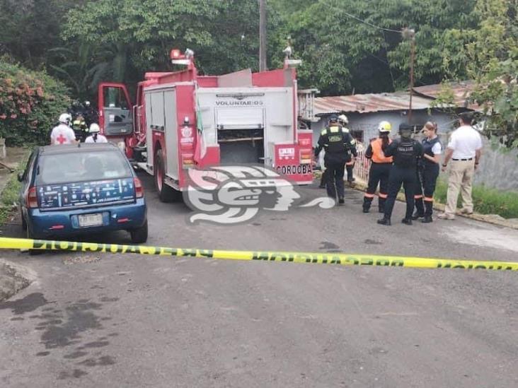 En cenizas queda vivienda en Córdoba; fue por una veladora