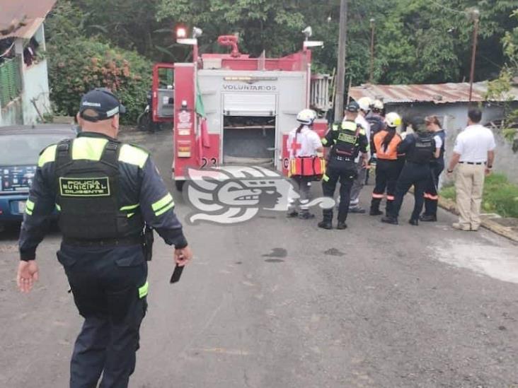 En cenizas queda vivienda en Córdoba; fue por una veladora