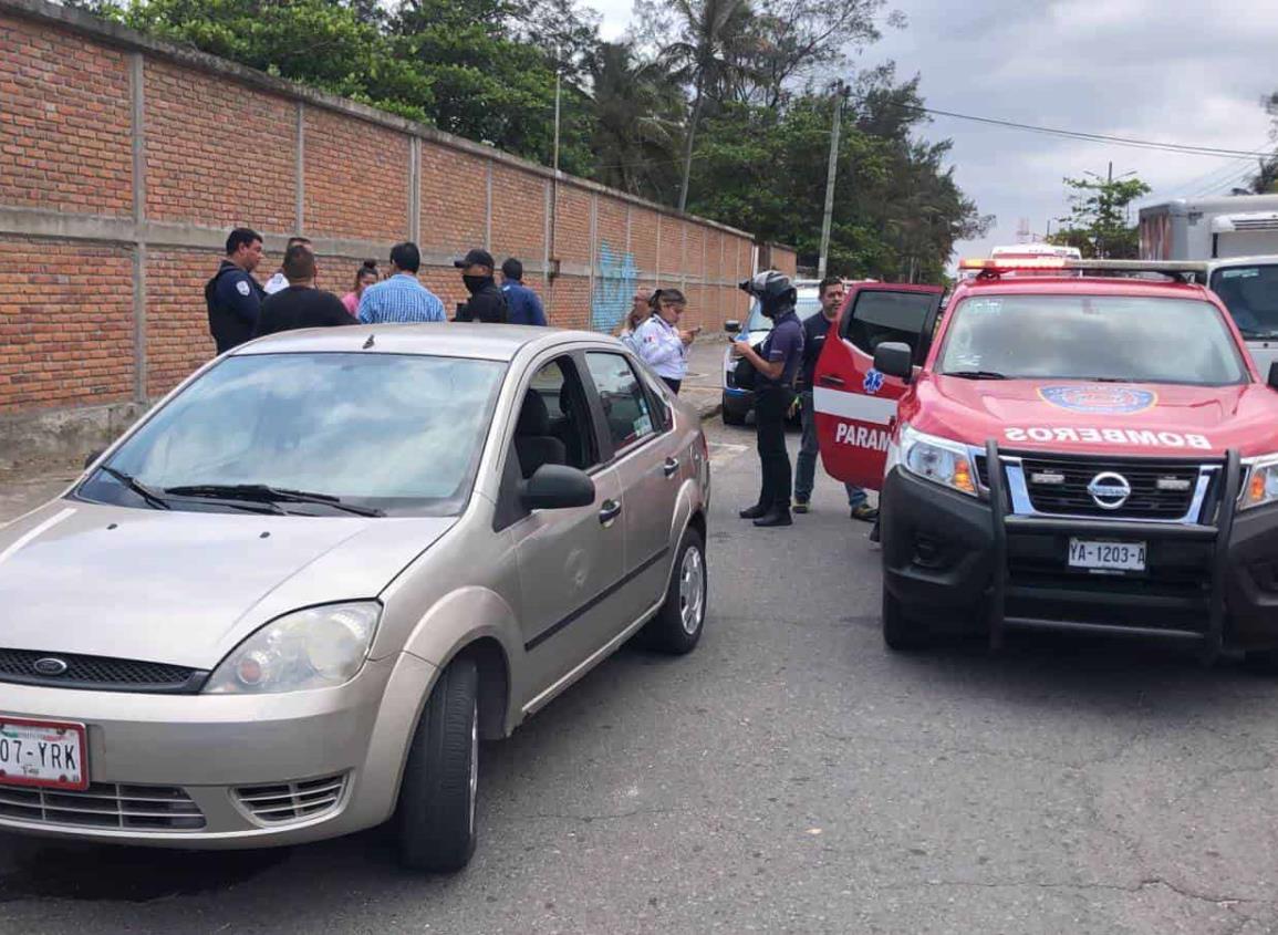 ¡No pudo frenar! arrollan a intendente frente a la UV en Boca del Río (+Video)