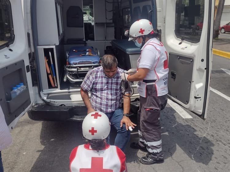 Motociclista derrapa en la avenida 20 de Noviembre para evitar choque