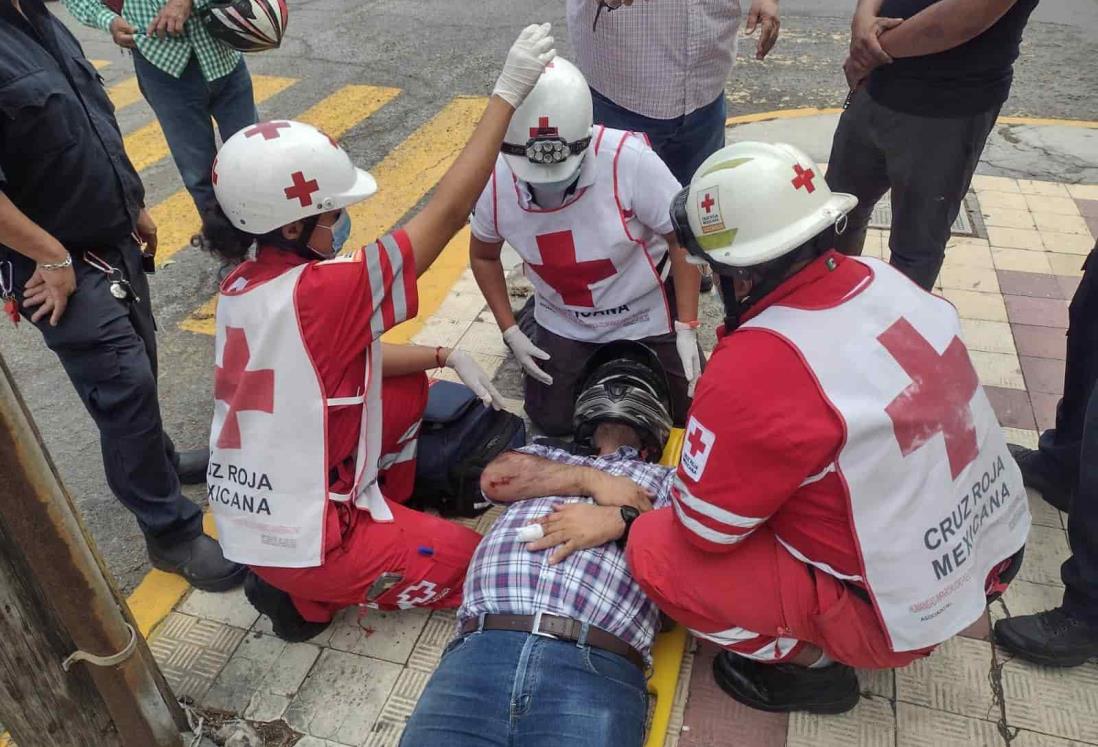 Motociclista derrapa en la avenida 20 de Noviembre para evitar choque