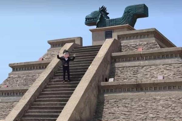 ¡Con botarga! Así anuncian la llegada de Claudia Sheinbaum a Coatzacoalcos (+Vídeo)
