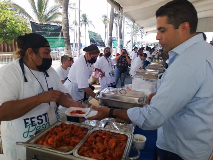 Realizan la feria del pescador 2023 en zona de muelles en Veracruz