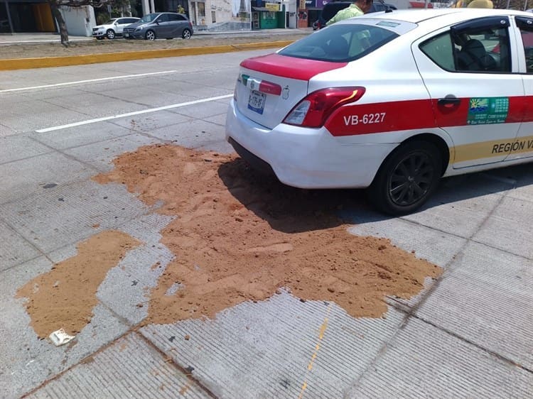 Turista causa aparatoso choque contra patrulla y taxi en Boca del Río (+Video)