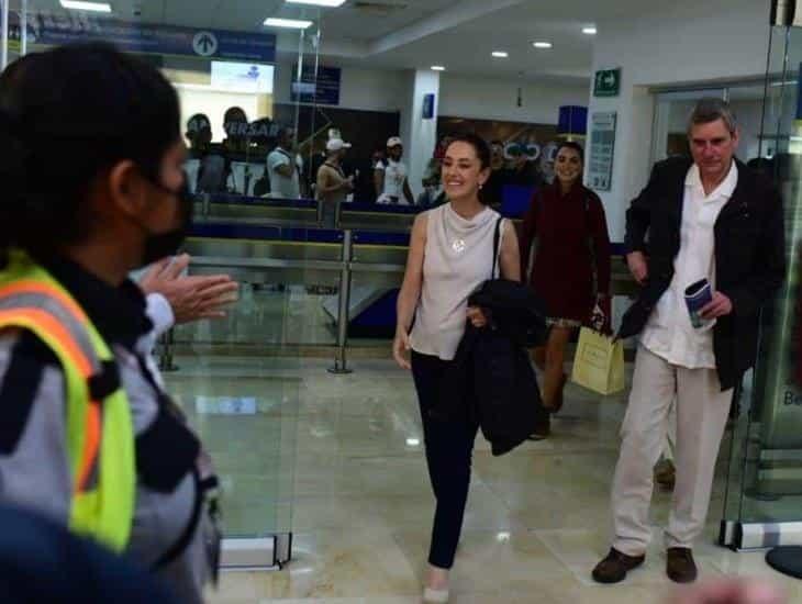 Las mujeres podemos gobernar un país; Claudia Sheinbaum durante su llegada al sur de Veracruz (+Video)