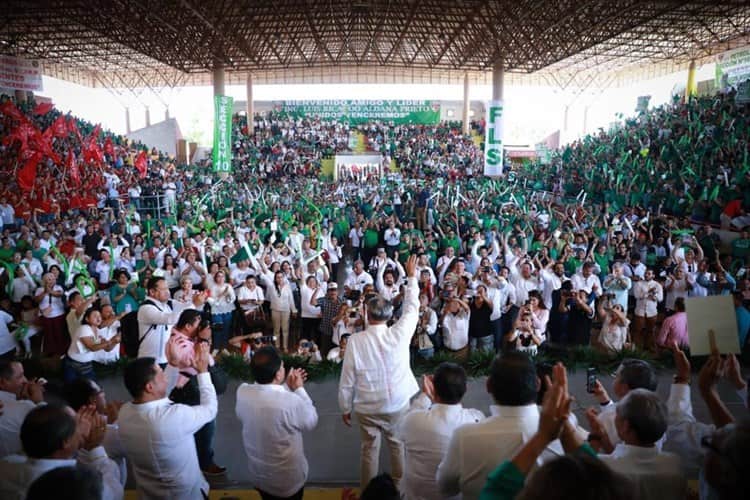 Adán Augusto se reúne con petroleros en Minatitlán; los tabasqueños somos hermanos de veracruzanos, les dice