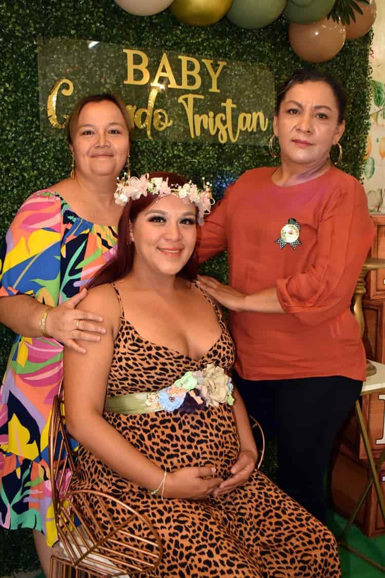 Yanine Reyes Utrera de Espinoza protagoniza baby shower