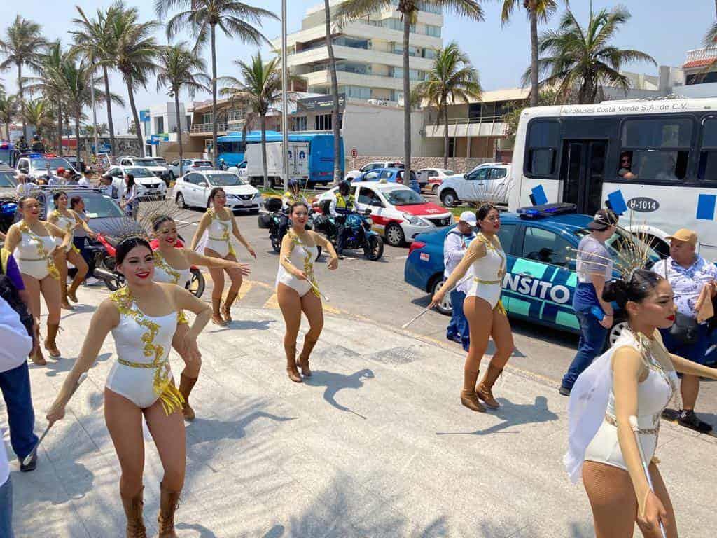 Participa contingente de 600 elementos en rumbata del Carnaval de Veracruz (+Video)