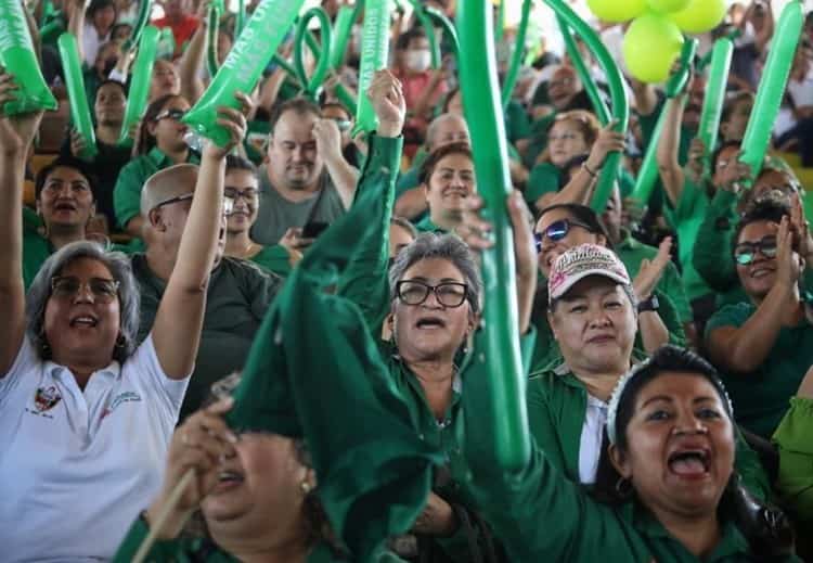 “Los tabasqueños nos sentimos hermanos de los veracruzanos”, les dice Adán a petroleros del Sur