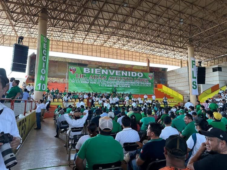 “Los tabasqueños nos sentimos hermanos de los veracruzanos”, les dice Adán a petroleros del Sur