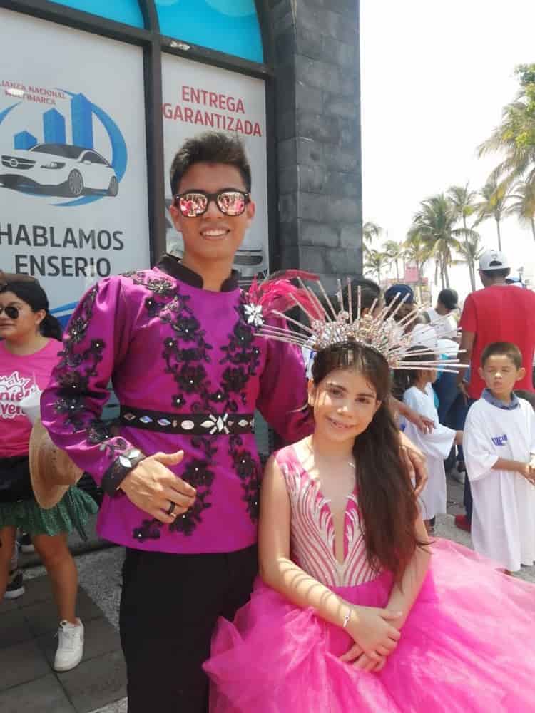 Participa contingente de 600 elementos en rumbata del Carnaval de Veracruz (+Video)