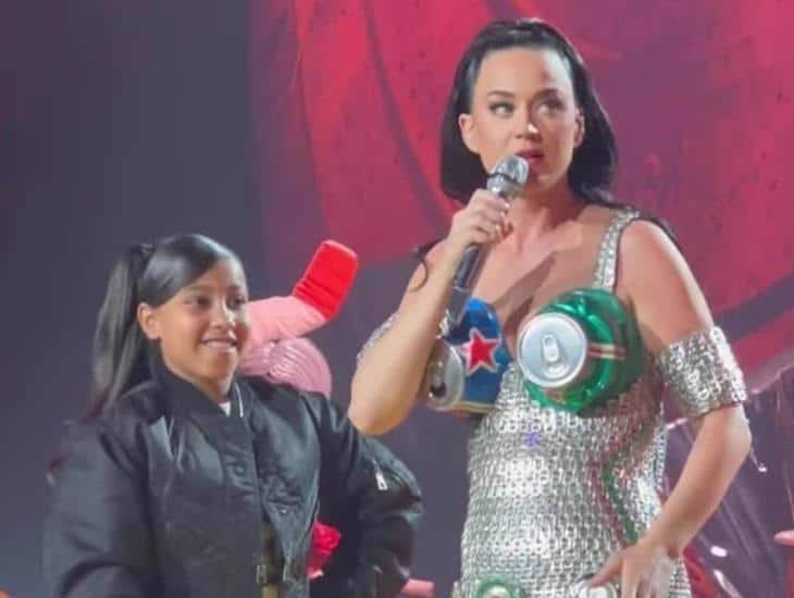 Katy Perry sube a hija de Kim Kardashian al escenario de su show en Las Vegas