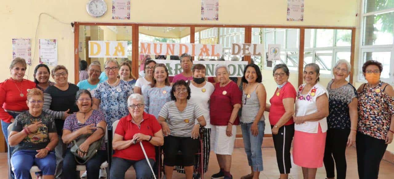 DIF Coatzacoalcos conmemora Día del Parkinson con conferencia a adultos mayores