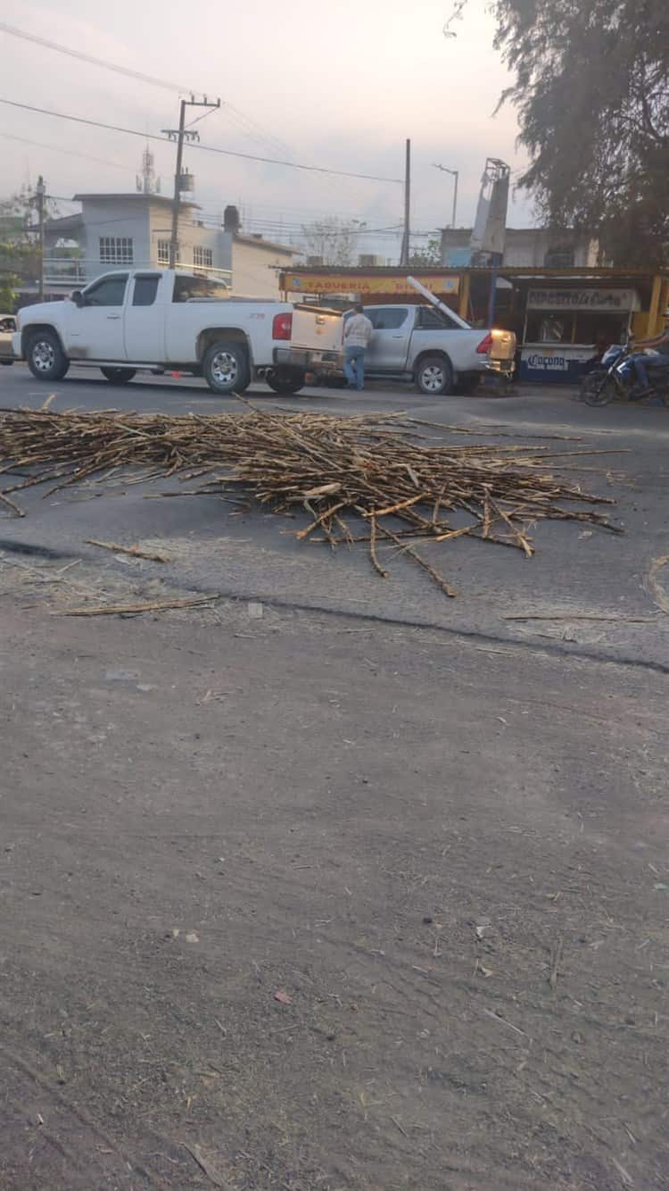 Caña regada en carreteras de la Cuenca  del Papaloapan provocan la mayoría de los accidentes de moto