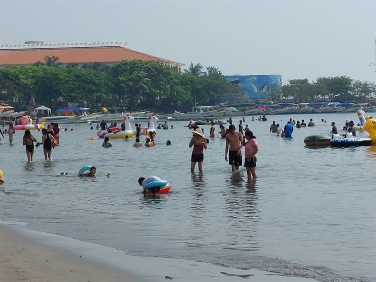 Turistas disfrutan del último día de vacaciones en playas de Veracruz (+Video)