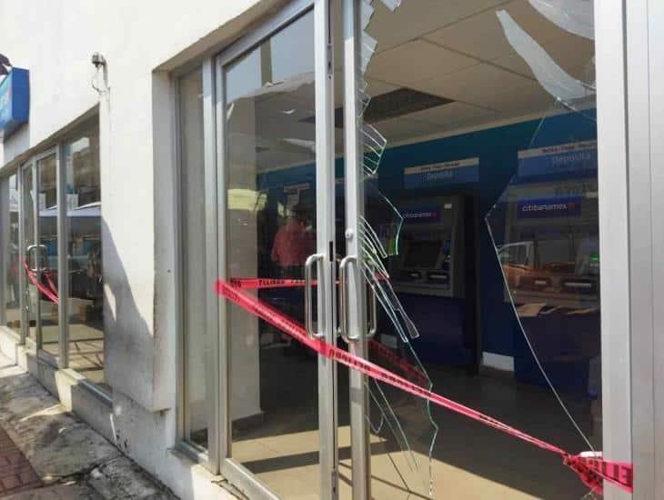 ¡Un abuelito sale cortado! vandalizan instalaciones de cajeros en pleno Centro de Coatzacoalcos