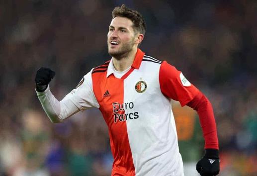 Santiago Giménez, a punto de romper marcas con el Feyenoord