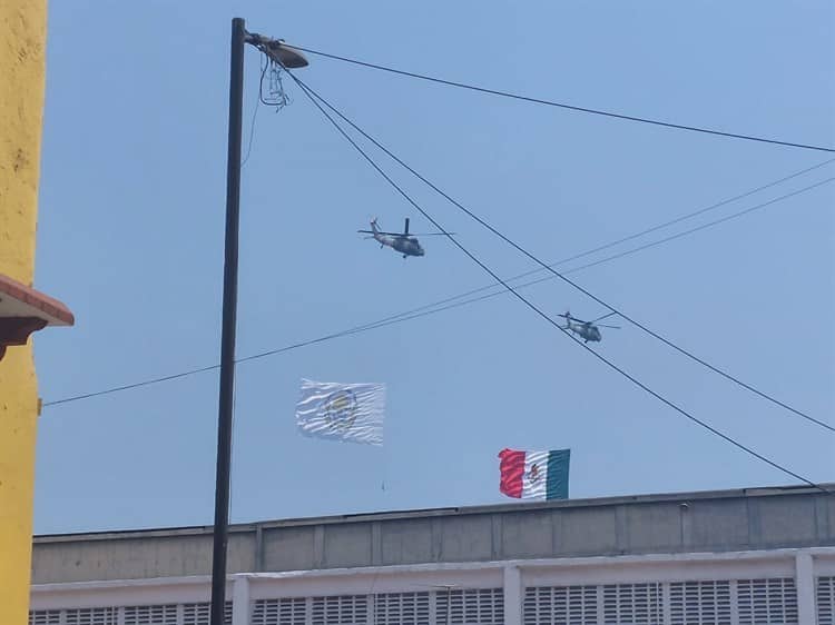 Marina ensaya con helicópteros, cadetes y cañones en el malecón de Veracruz