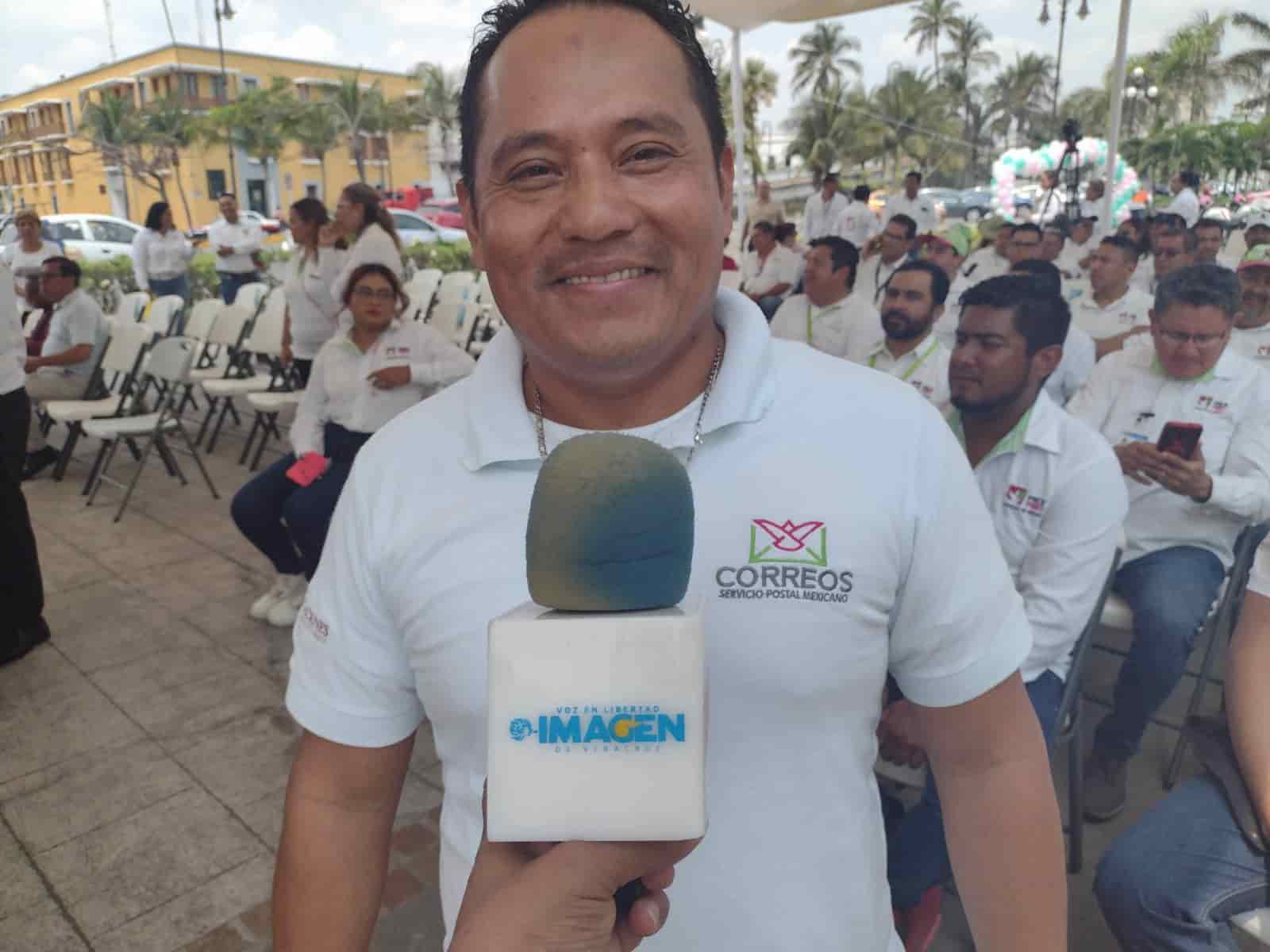 Marco Antonio, de repartidor de Correos de México a abogado; no piensa dejar el trabajo postal