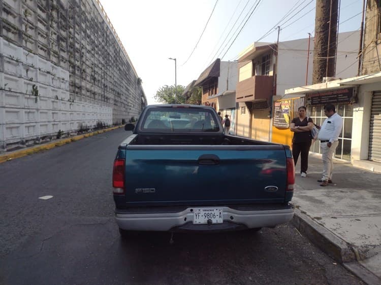 Camioneta impacta a motociclistas con su hija de 6 años en calles de Veracruz