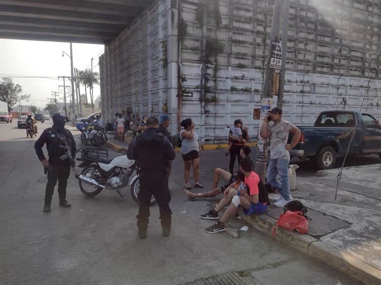 Camioneta impacta a motociclistas con su hija de 6 años en calles de Veracruz