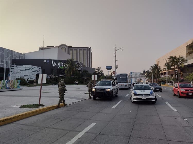 Motociclista se impacta por alcance contra taxi en Boca del Río(+Video)