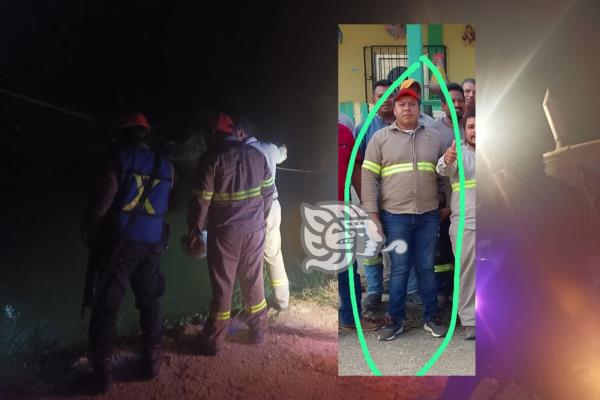 Obrero cae con todo y maquinaria a represa en San Juan Evangelista