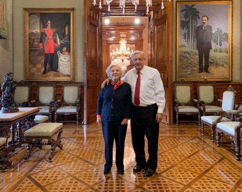 AMLO celebra entrega de medalla Belisario Domínguez a Elena Poniatowska