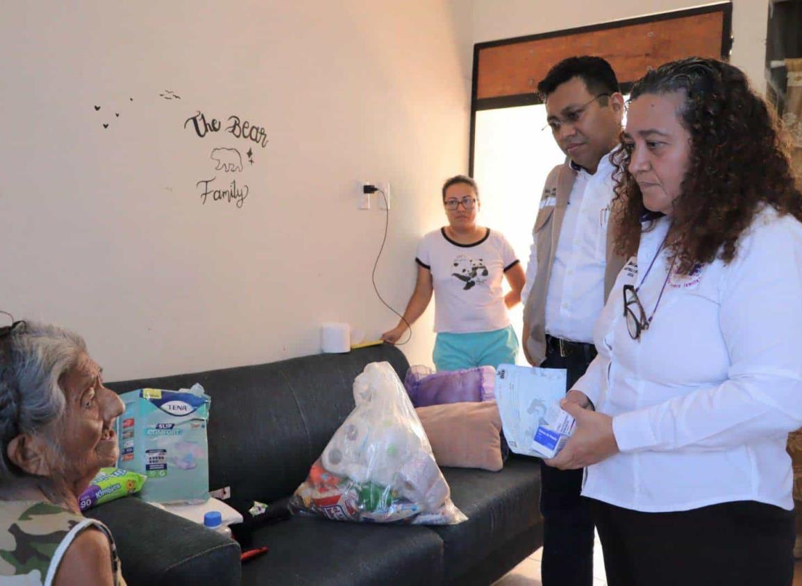 DIF Coatzacoalcos brinda asistencia médica a señora de 89 años