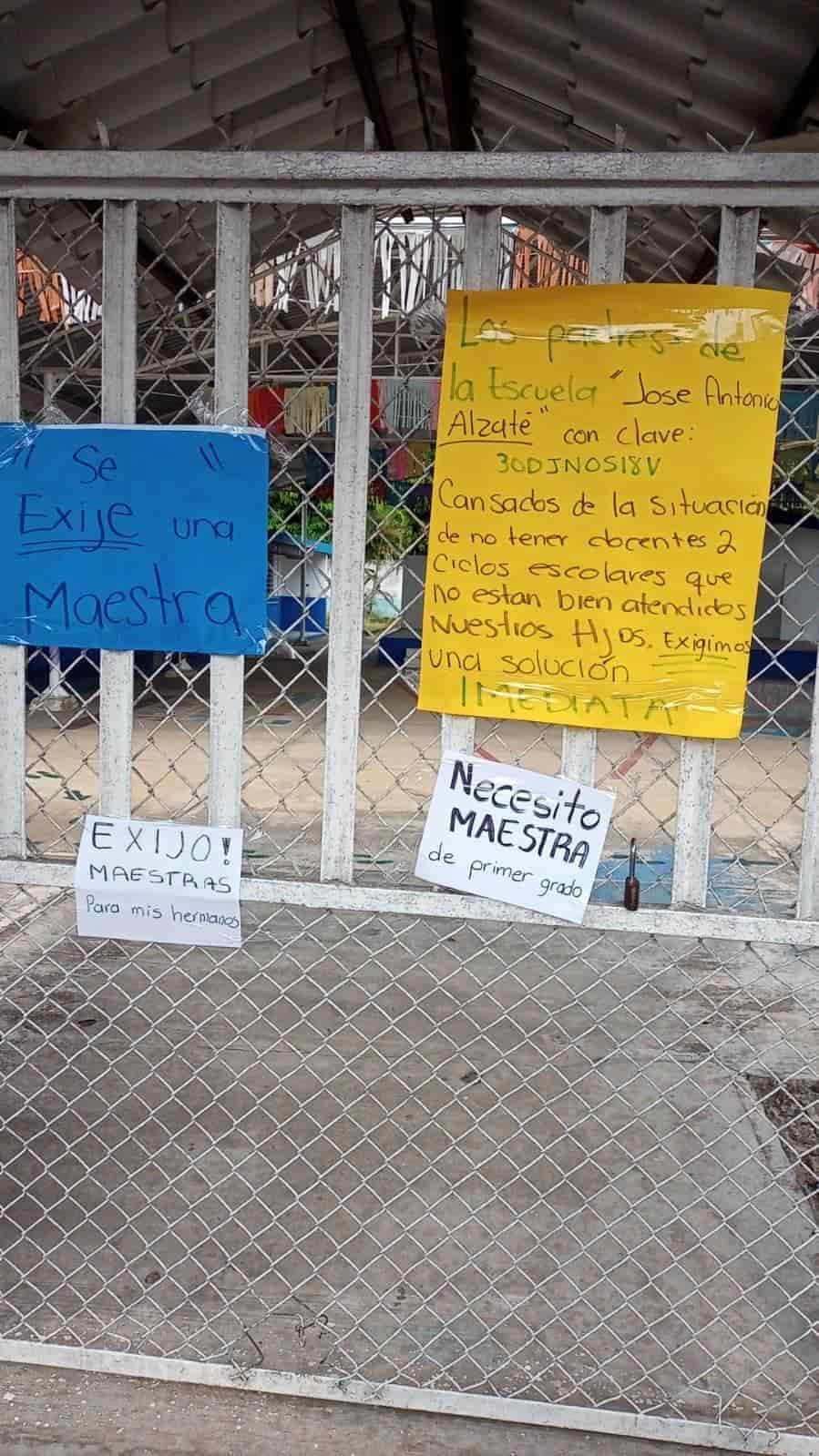 Protestan por falta de maestros en jardín de niños de Cosamaloapan