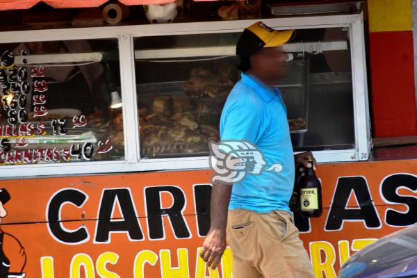 ¡Se refrescan como pueden! sensación de 43 grados calienta a Coatzacoalcos
