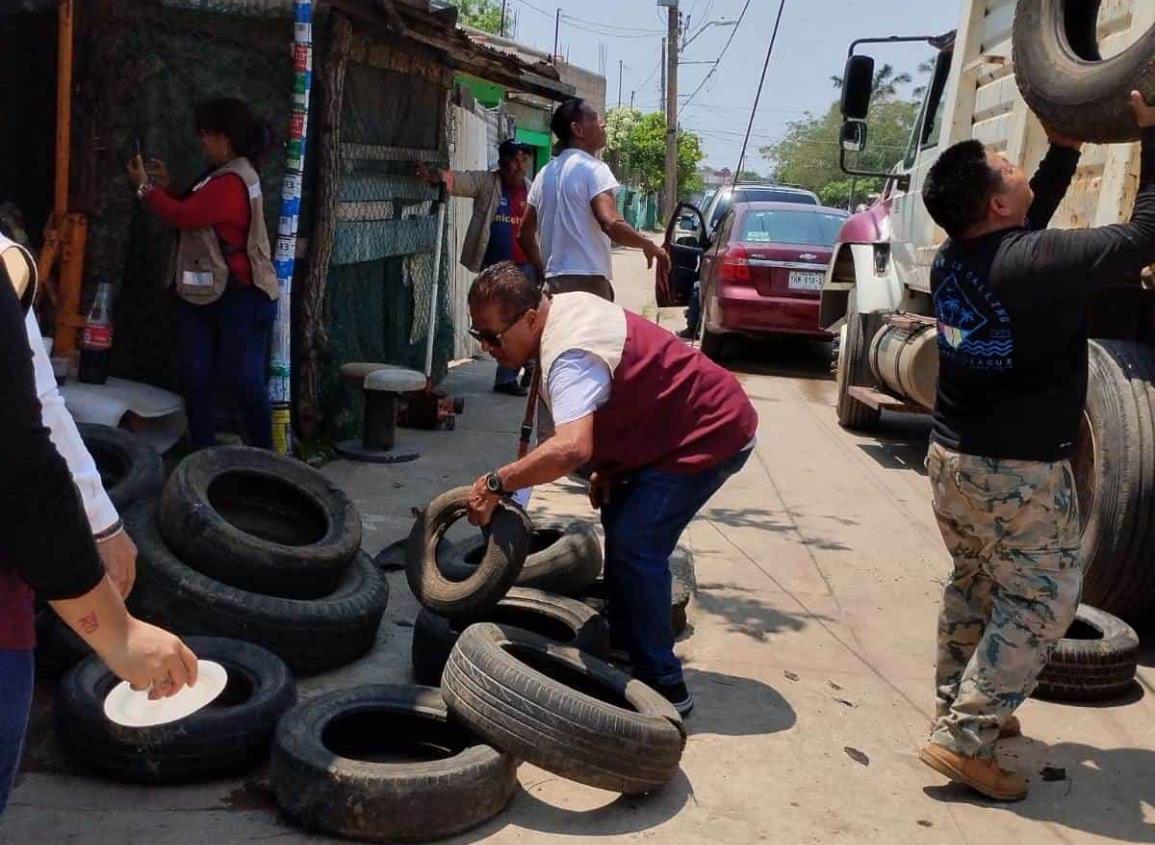 Recolectan 4 toneladas de cacharros y 230 llantas inservibles en dos colonias