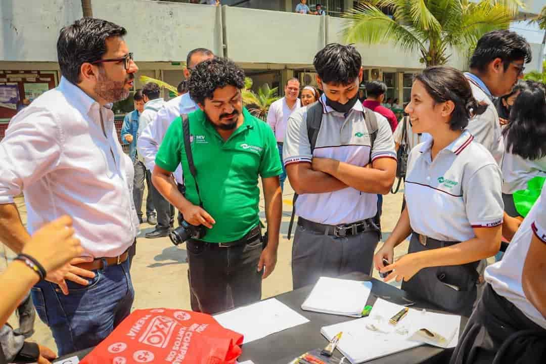 Alumnos del Conalep Veracruz celebran su Expo Emprende