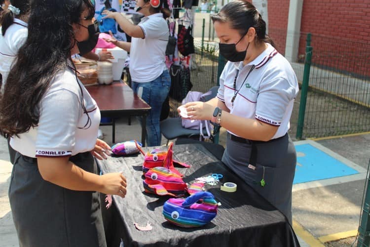 Alumnos del Conalep Veracruz celebran su Expo Emprende