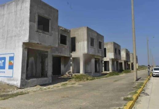 Familias habitan casas abandonadas en malecón de Coatzacoalcos (+Vídeo)