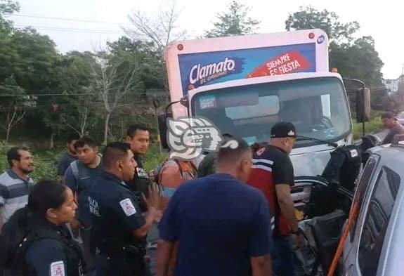 Un prensado en fuerte choque ocurrido en Cosoleacaque