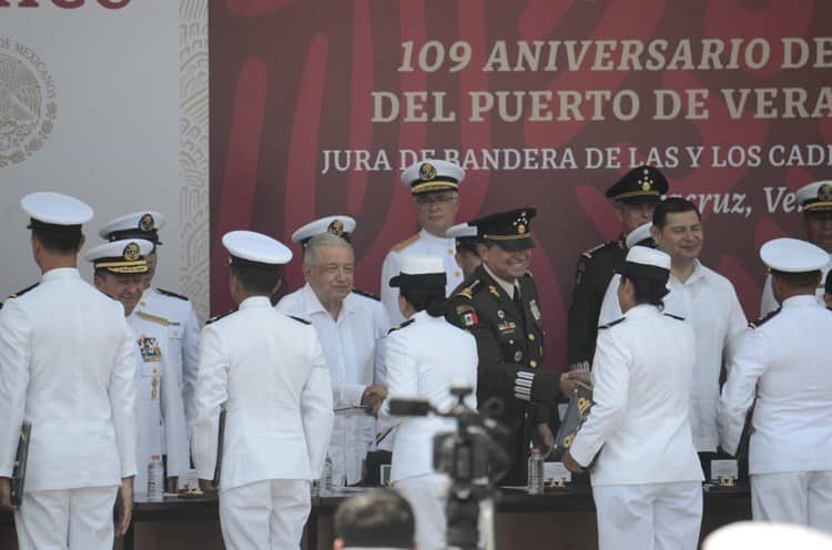 Jura de Bandera a cargo de la Heroica Escuela Naval en Malecón de Veracruz