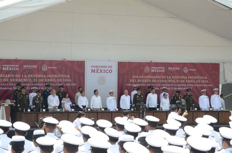 Jura de Bandera a cargo de la Heroica Escuela Naval en Malecón de Veracruz