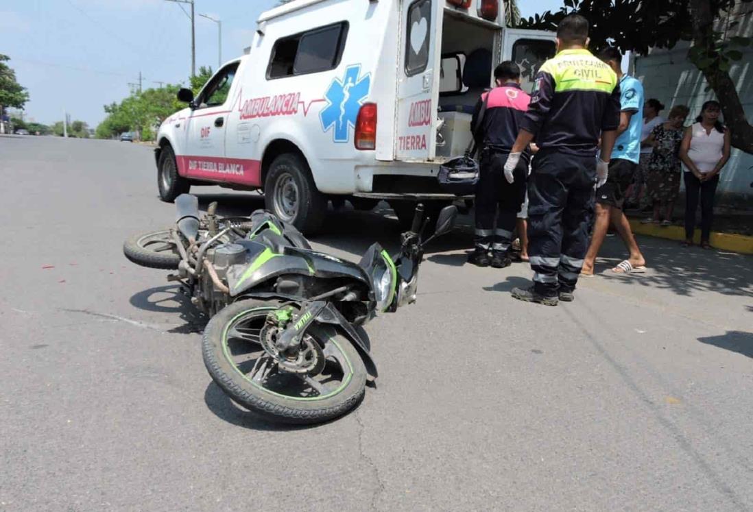 Se accidenta familia en motocicleta; Iban abordo la mamá y tres niños