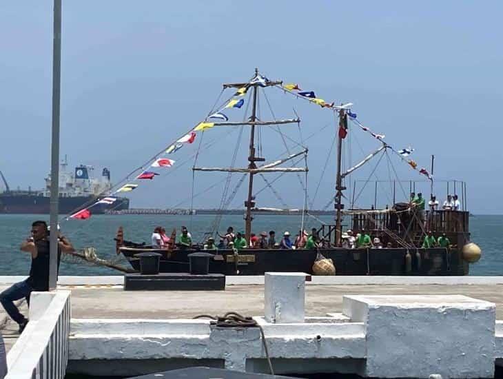 Visitantes decepcionados al no poder dar paseos en la Goleta Iguala en Veracruz