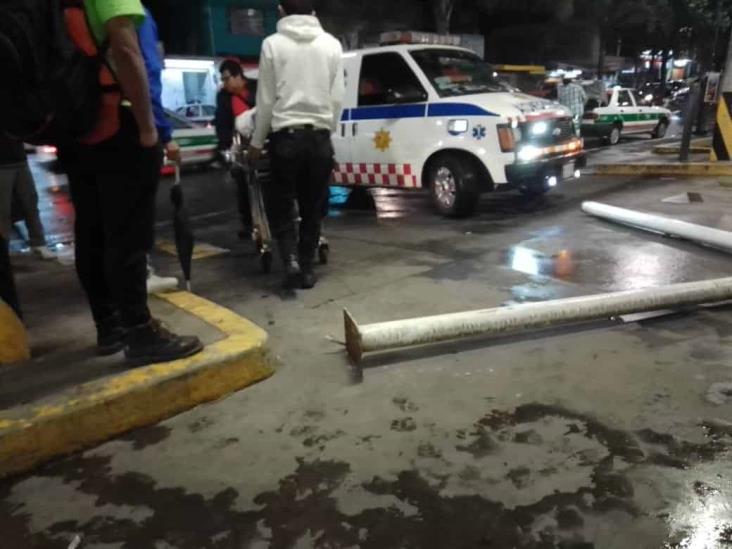 Menor se lesiona tras caer de escalera en estacionamiento de centro comercial de Xalapa