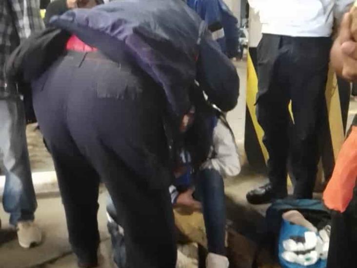 Menor se lesiona tras caer de escalera en estacionamiento de centro comercial de Xalapa