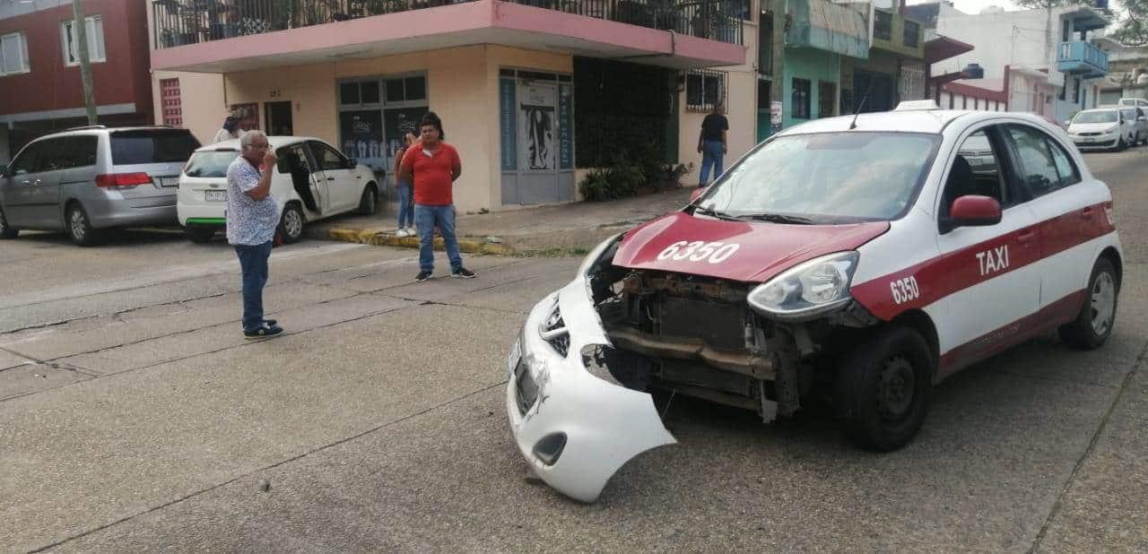 Choque en calles del Centro, sólo dejó daños materiales (+Video)