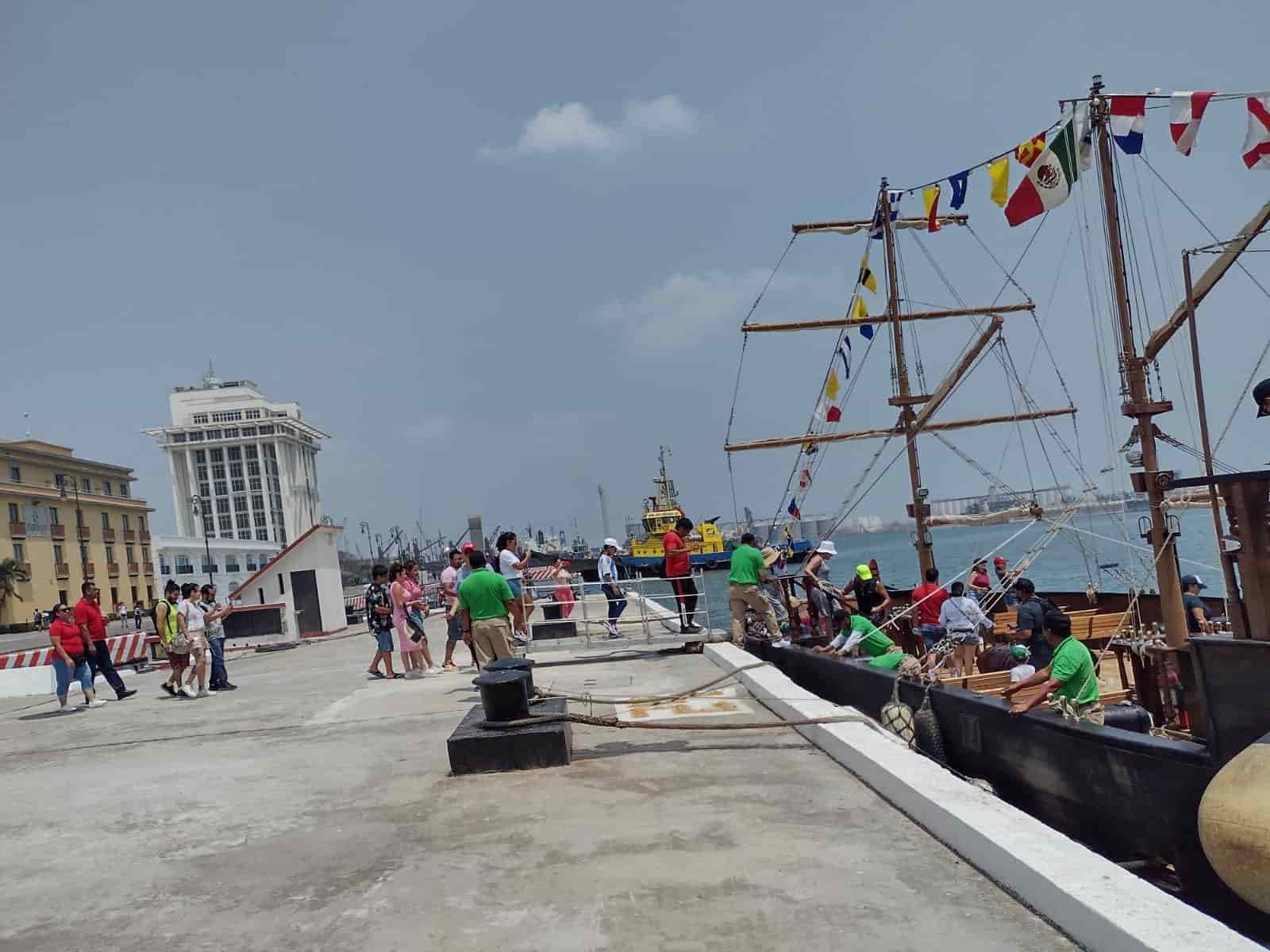 Turistas y locales abarrotan la Goleta Iguala para llegar a San Juan de Ulúa (+Video)