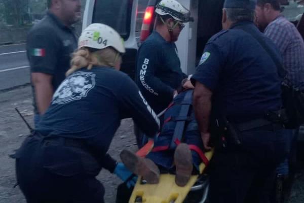 Niña sobrevive tras caerle caballo encima en Veracruz