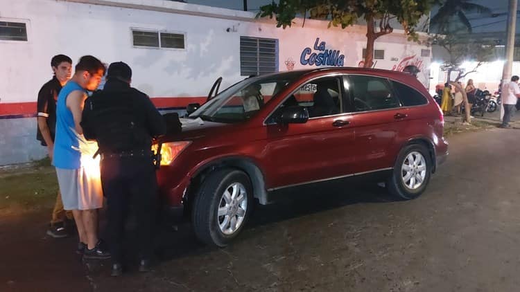 Repartidor en moto muere embestido por camioneta en Centro de Veracruz