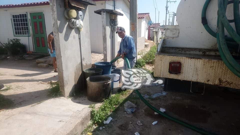 CAEV refuerza abasto de agua a hidrómilos a través de pipas