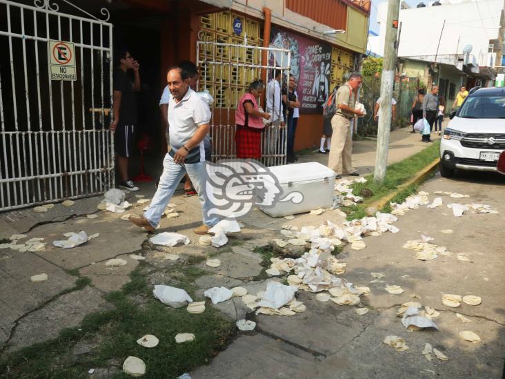 ¡Volaron las tortillas! Taxista provoca aparatoso accidente tras salir del mecánico en Coatzacoalcos (+Video)